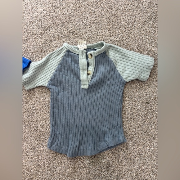 Lot of kate quinn short sleeve bodysuit/henley tee organic cotton modal 6-12 mo - Picture 3 of 3